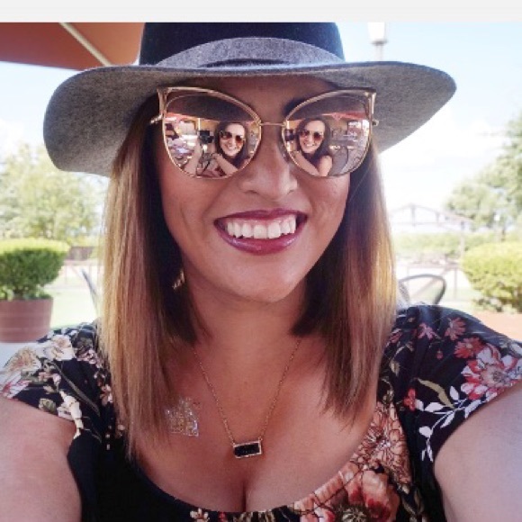 Meet your Posher, Priscila - Picture 5 of 8